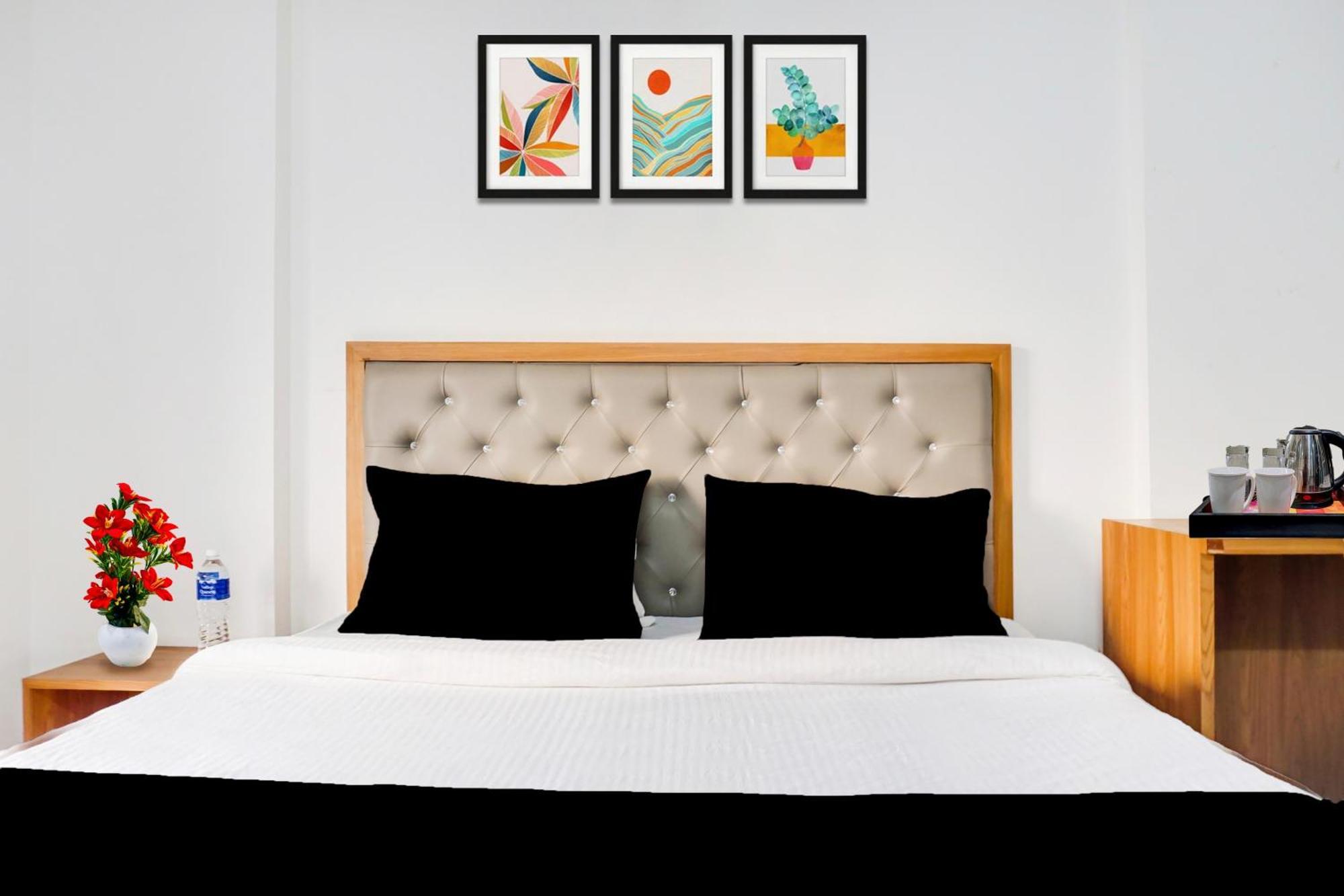 Super Townhouse Lohegaon Near Pune Airport Formerly Landmark Regency Lohogaon Exteriör bild