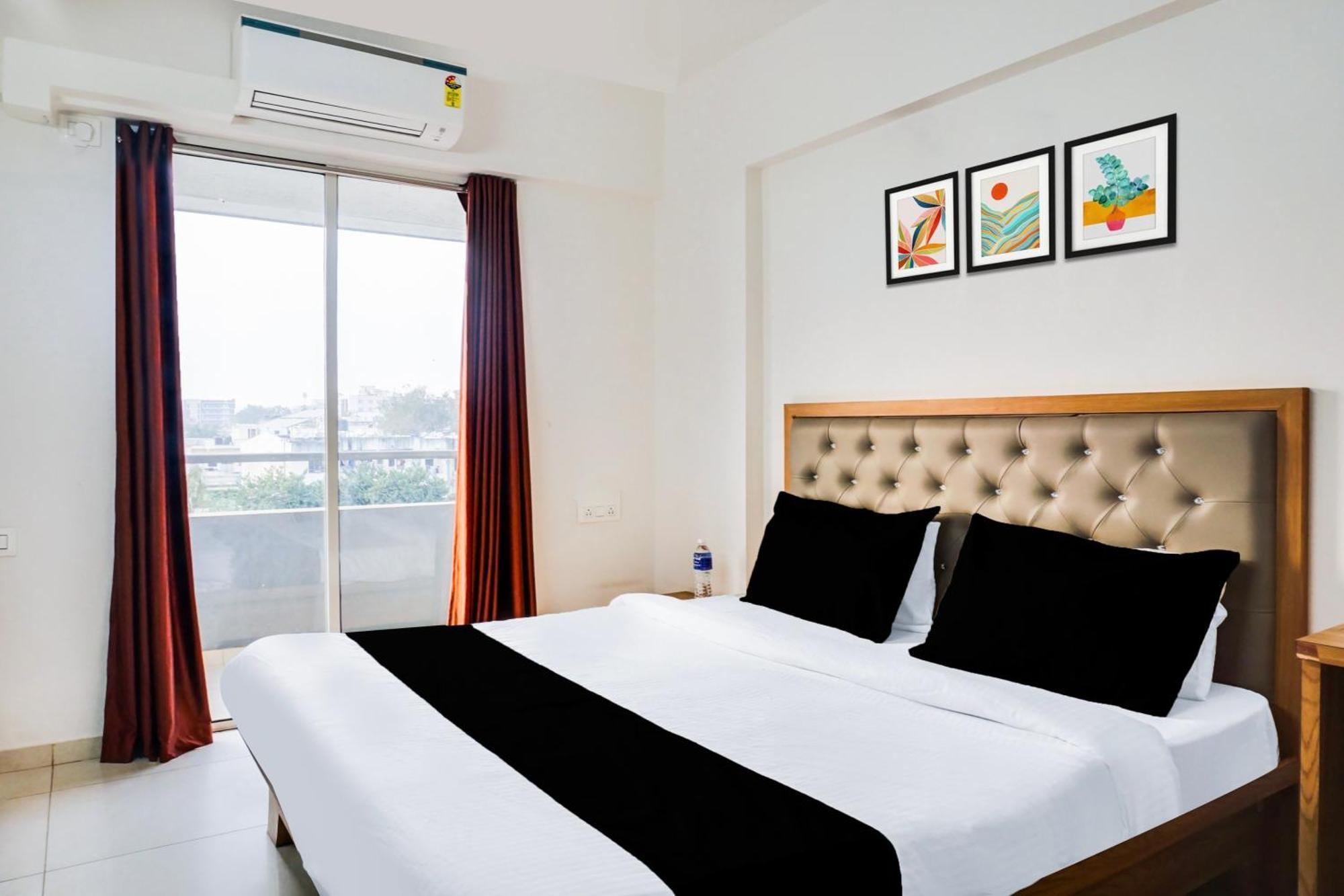 Super Townhouse Lohegaon Near Pune Airport Formerly Landmark Regency Lohogaon Exteriör bild