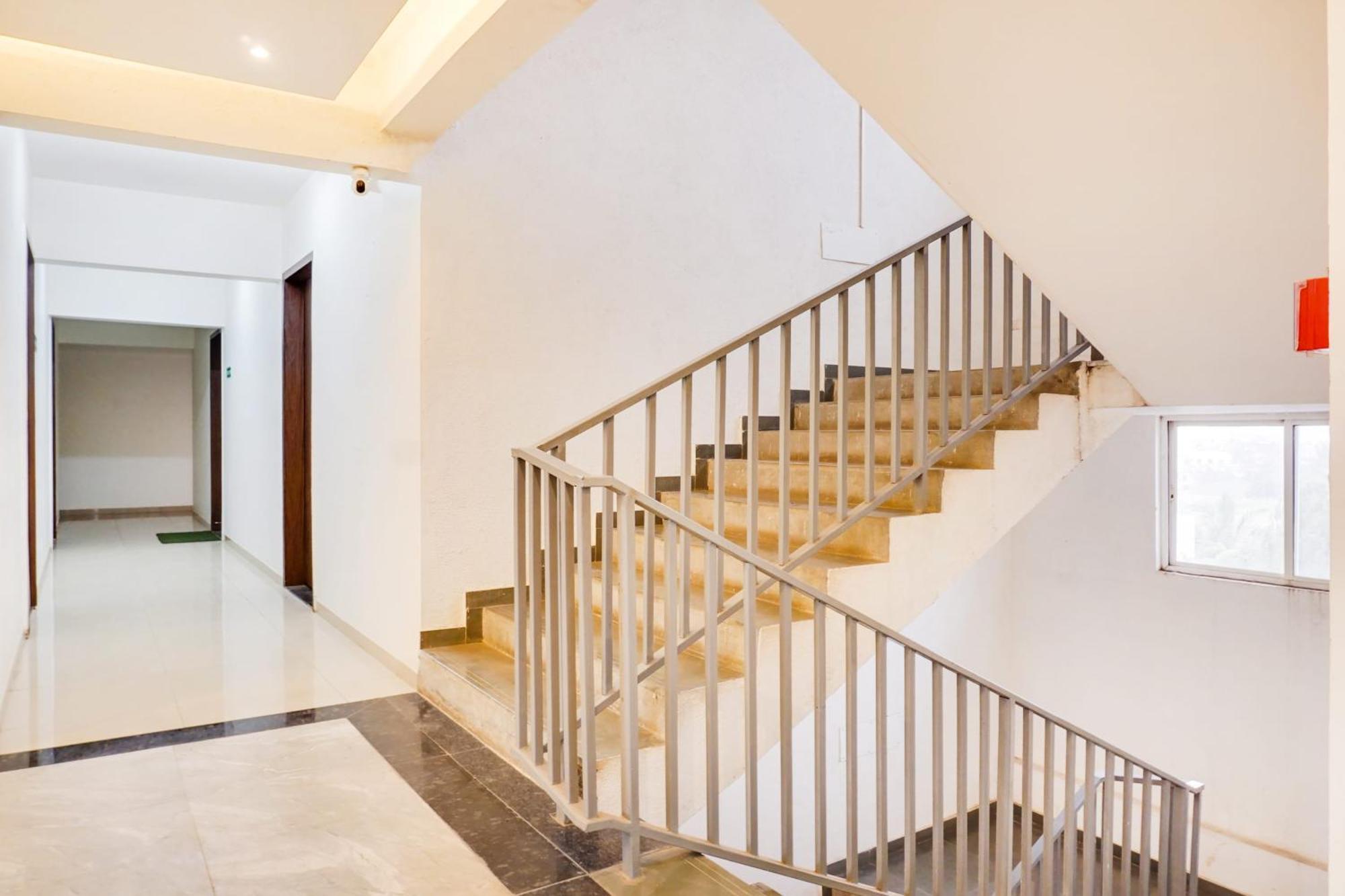 Super Townhouse Lohegaon Near Pune Airport Formerly Landmark Regency Lohogaon Exteriör bild