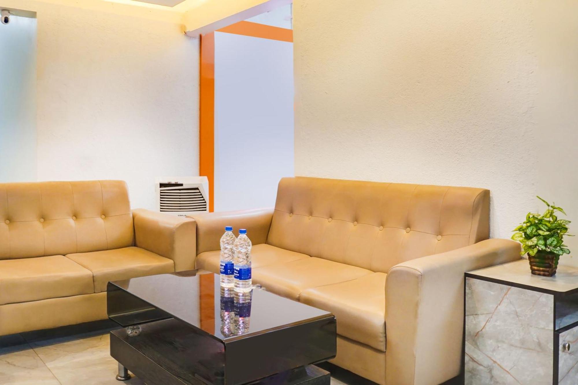 Super Townhouse Lohegaon Near Pune Airport Formerly Landmark Regency Lohogaon Exteriör bild