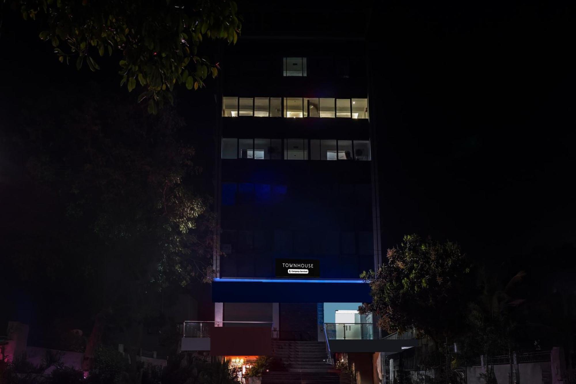 Super Townhouse Lohegaon Near Pune Airport Formerly Landmark Regency Lohogaon Exteriör bild