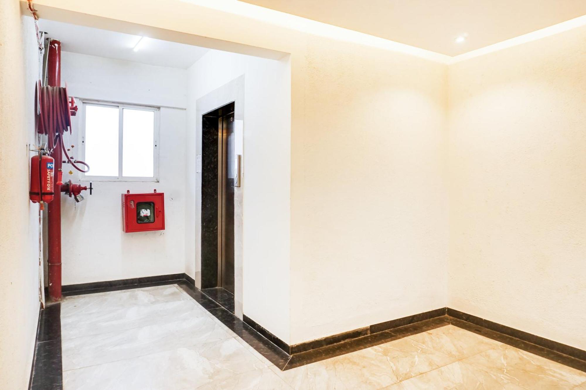 Super Townhouse Lohegaon Near Pune Airport Formerly Landmark Regency Lohogaon Exteriör bild