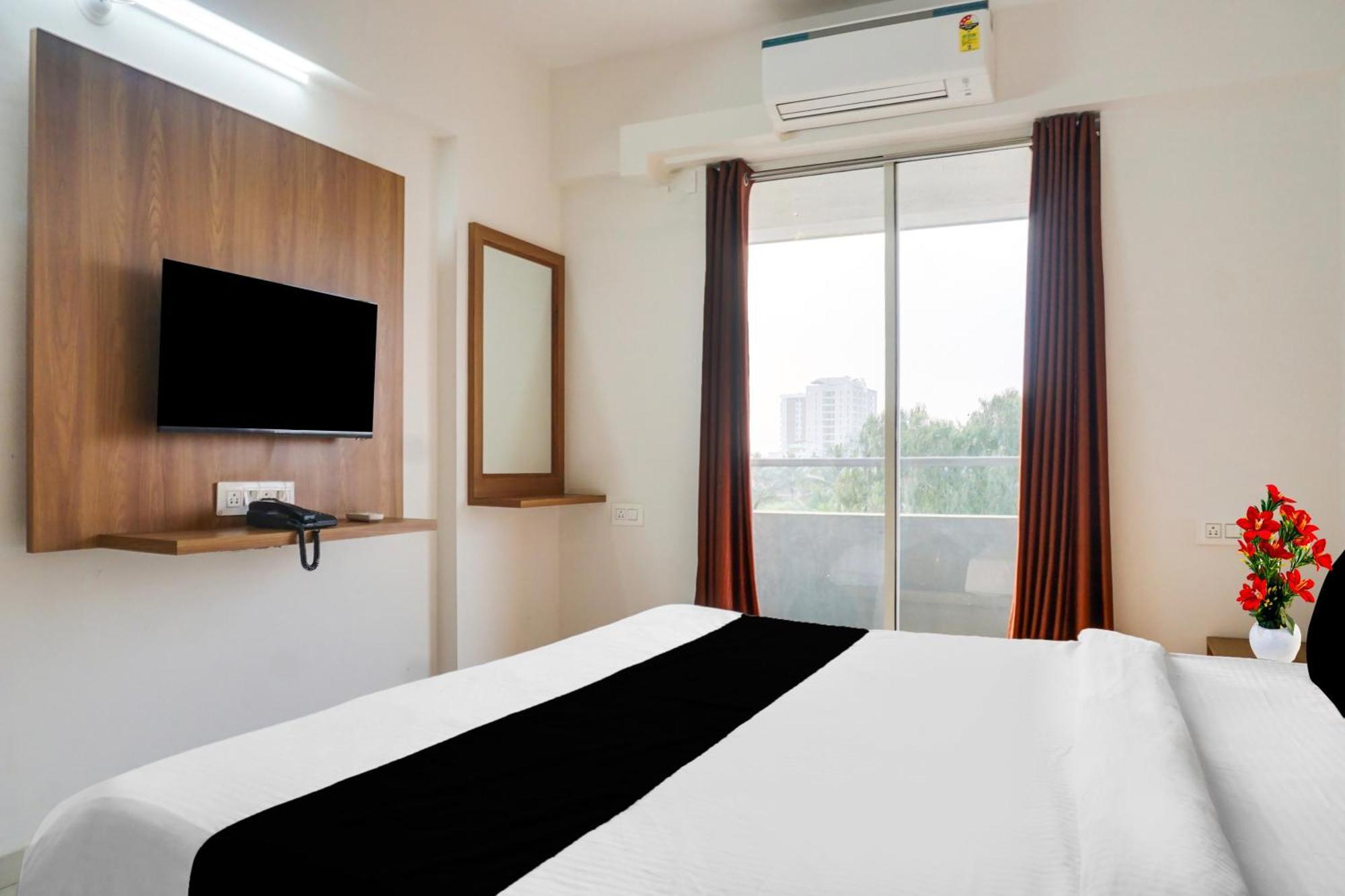 Super Townhouse Lohegaon Near Pune Airport Formerly Landmark Regency Lohogaon Exteriör bild
