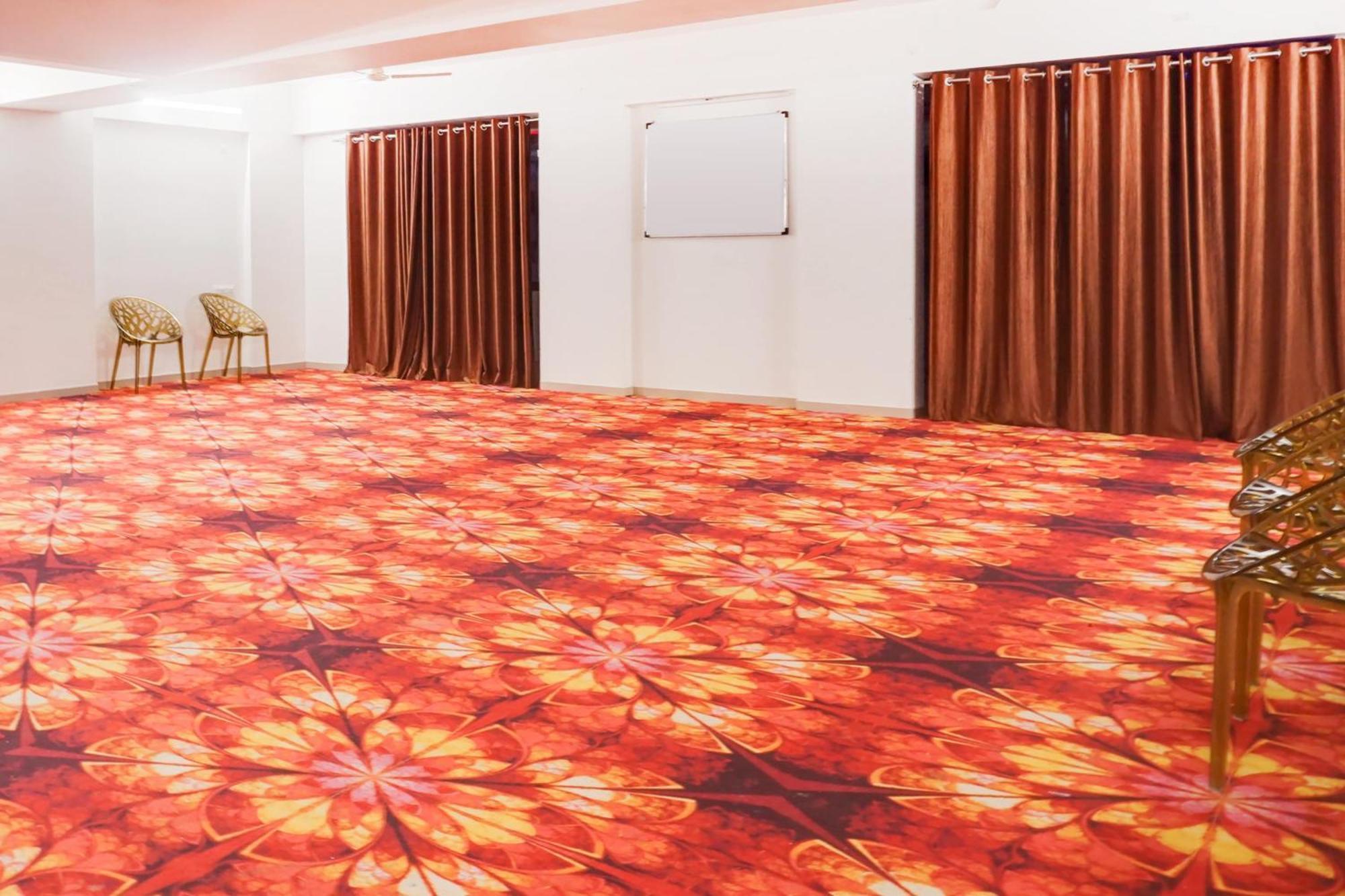 Super Townhouse Lohegaon Near Pune Airport Formerly Landmark Regency Lohogaon Exteriör bild